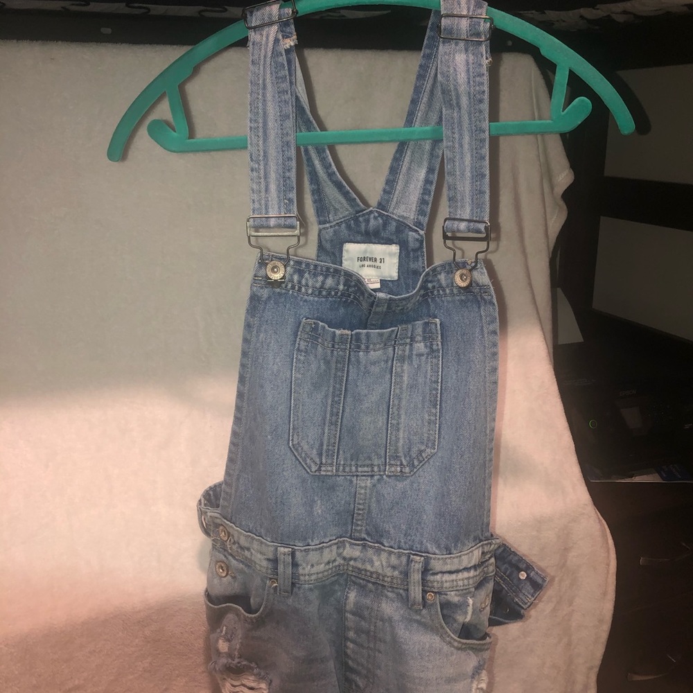Short overalls w/ rips